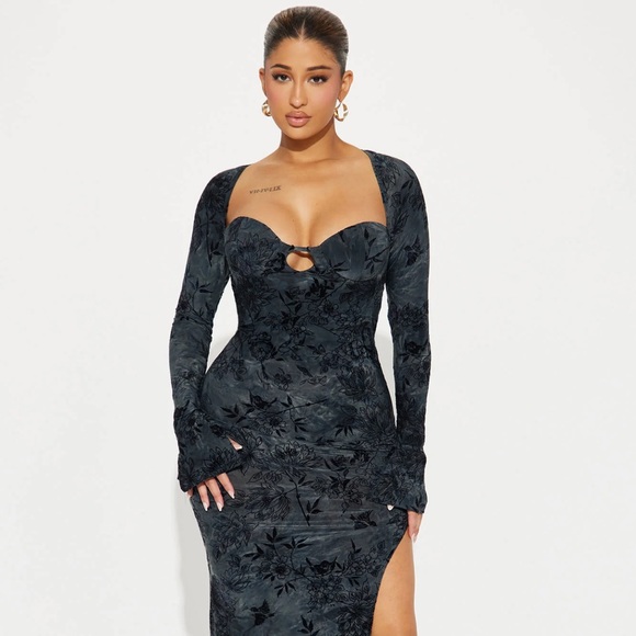 Fashion Nova Dresses & Skirts - Amira Flocked Black & Gray Midi Dress w/Floral Imprinting & Sweetheart Neckline